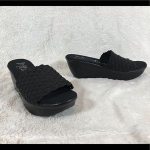 3/$20 MTI Design Vintage Platform Slides, Size 6